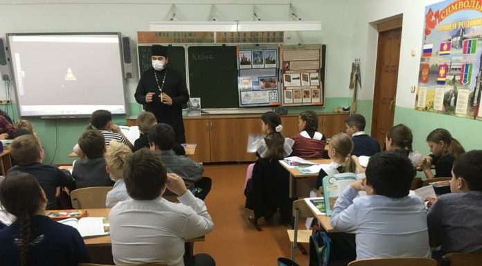 Священник встретился с учениками 4 класса