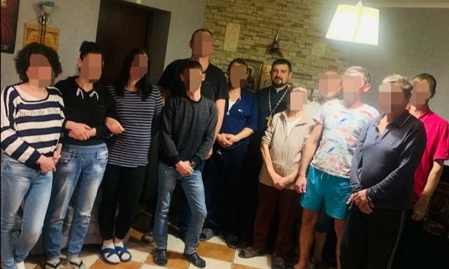 Священник в филиале центра «Содействие» провел беседу с постояльцами