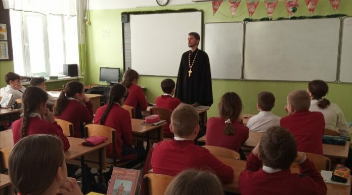 Состоялся встреча клирика храма свт. Спиридона Тримифунтского с учениками школы № 47