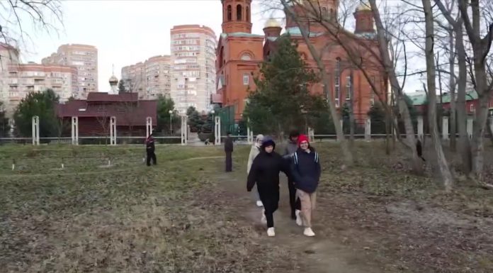 Видеосюжет: На Юбилейном микрорайоне храм Рождества Христова проводит субботники