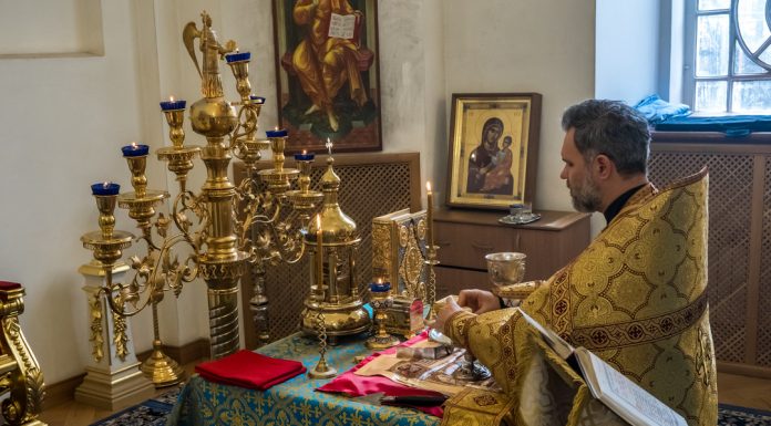 В Благовещенском приделе Екатерининского кафедрального собора состоялась традиционная общецентровая Божественная литургия