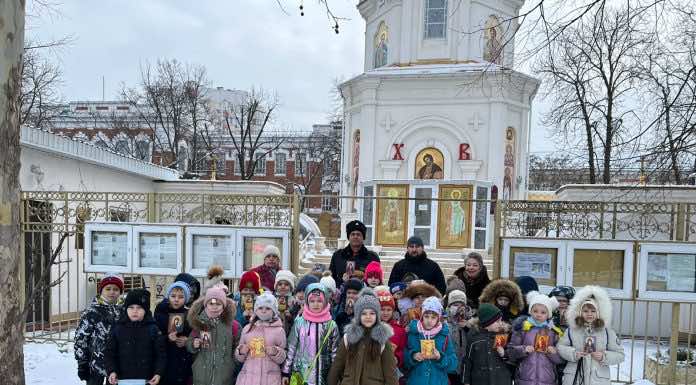 Священник поздравил учеников школы № 76 с посвящением в казачата