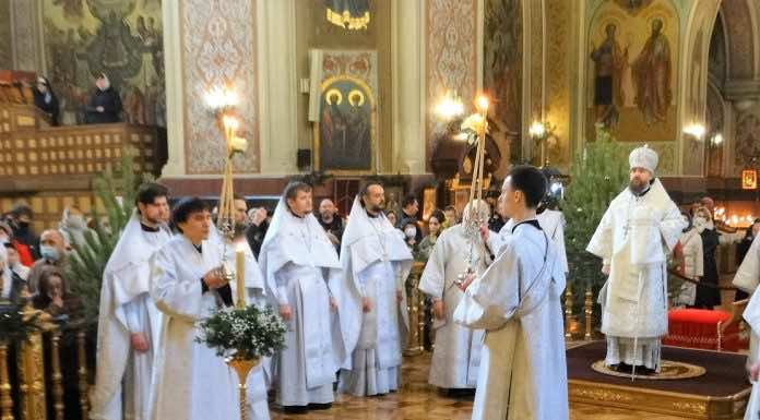 Митрополит Григорий совершил Литургию в Рождественский сочельник