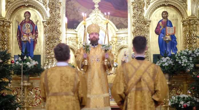 В Рождественскую ночь митрополит Григорий совершил Литургию в Свято-Екатерининском кафедральном соборе