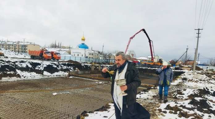 Освящение фундамента школы в пос. Знаменском