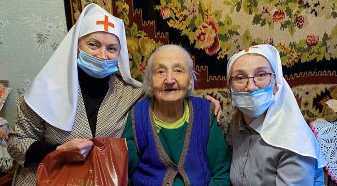 Сестры милосердия собора поздравили своих подопечных с Рождеством Христовым