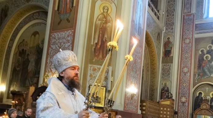 Митрополит Григорий совершил воскресную Литургию в Свято-Екатерининском кафедральном соборе