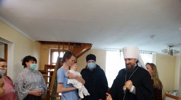 Митрополит Григорий поздравил с Рождеством Христовым мам и детей кризисного центра «Светлая обитель»