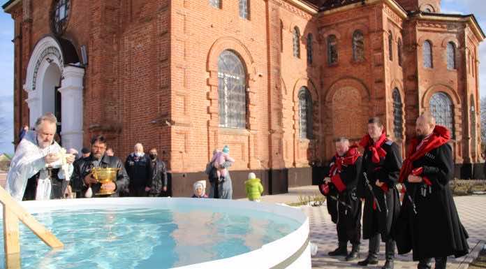 В селе Великовечное впервые была установлена Крещенская купель