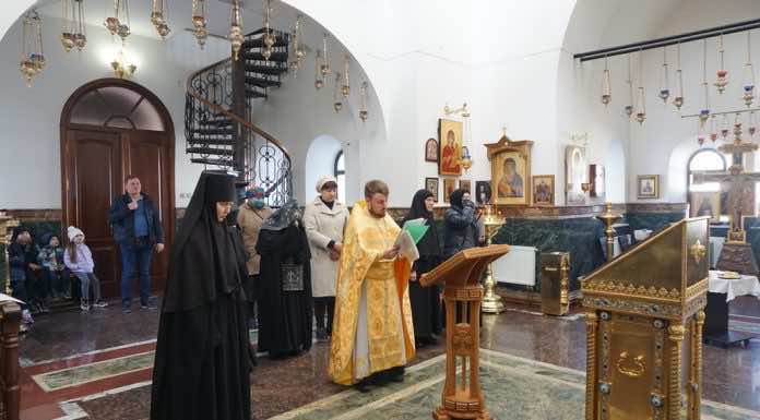 На подворье женского монастыря «Всецарица» совершен молебен священномученику Харалампию Магнезийскому