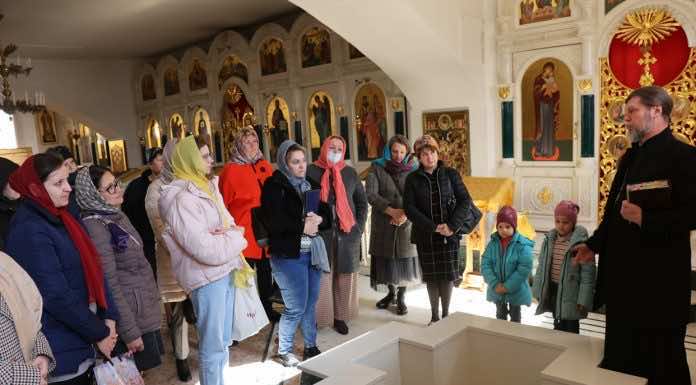 Педагоги начальных классов посетили храм Рождества Христова