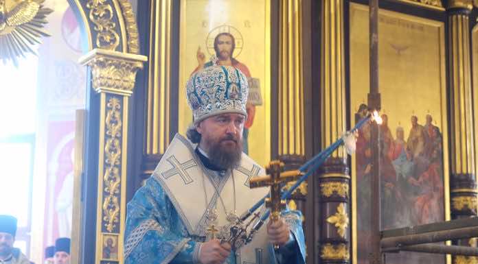 Видеосюжет: В праздник Сретения Господня митрополит Григорий совершил Литургию в Свято Духовом храме