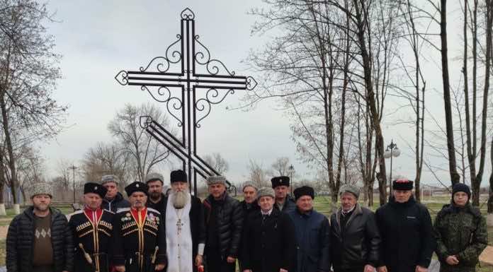Священник принял участие в памятном митинге