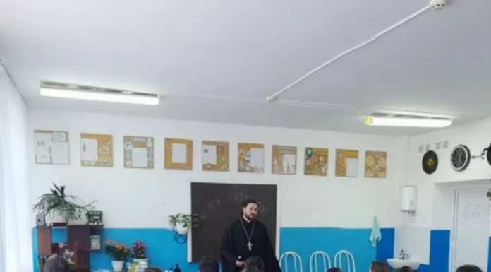 В ст. Суздальской священник встретился со школьниками