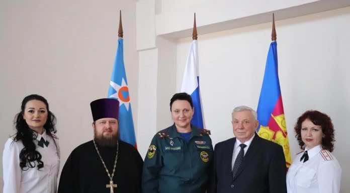 Протоиерей Георгий Лабецкий поздравил сотрудников главного управления МЧС с Днем защитника Отечества