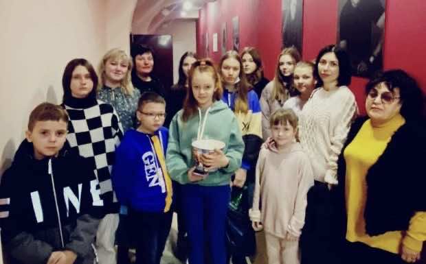 Православная молодёжь 6-го благочиния посетила кинопремьеру фильма «Ласточки Христовы»