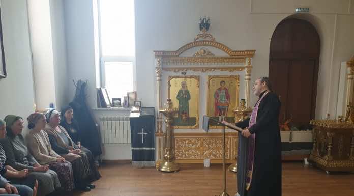 Игумен Ефрем (Байдалаков) провел с прихожанами храма беседу посвященную Дню православной книги