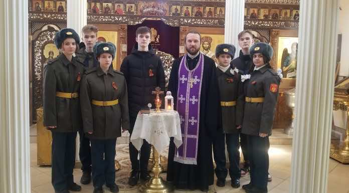 Учащиеся старших классов школы № 84 посетили храм Иоанна Крестителя