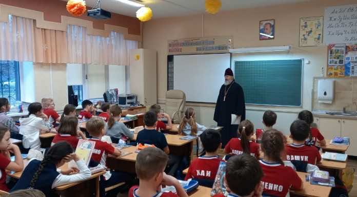 Протоиерей Александр Ананян встретился с учениками 4-х классов школы № 52