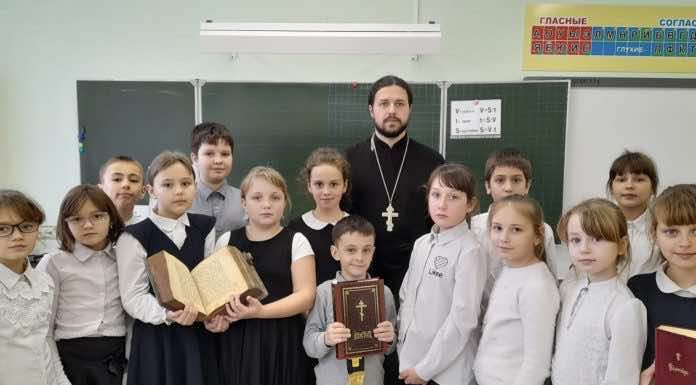 В ст. Суздальской священник провел уроки, посвященные Дню православной книги