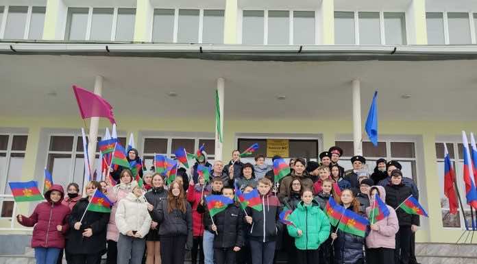 Перед Домом культуры села Львовского прошла акция «Крым и Россия – вместе навсегда»