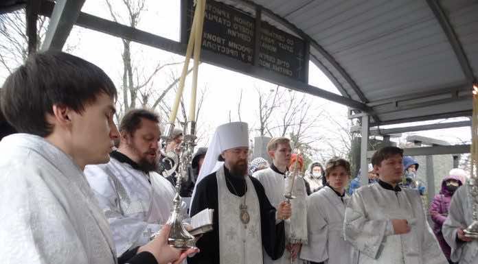 Митрополит Григорий совершил панихиду на могиле старца Сергия в Краснодаре