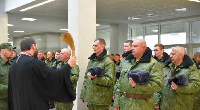 Иерей Вячеслав Феер совершил молебен перед поездкой казаков в столицу на подготовку к параду Победы