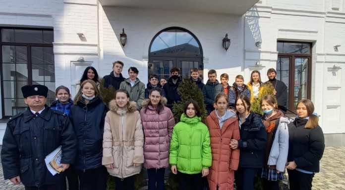 Храм Сергия Радонежского посетили учащиеся казачьих классов школы № 10