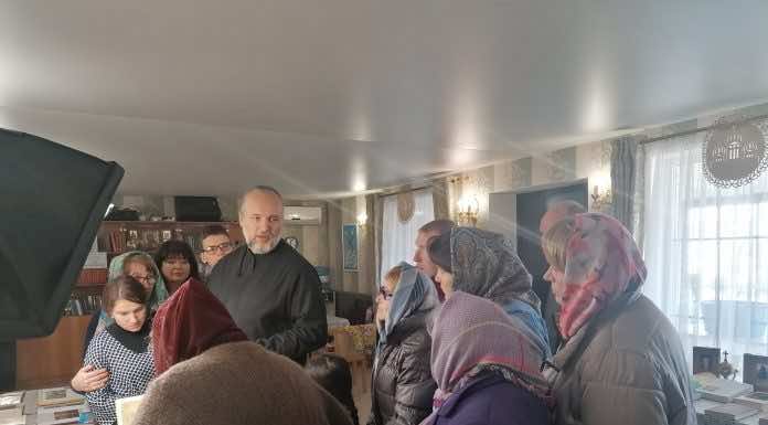 В храме свт. Спиридона Тримифунтского ст. Северской прошла выставка, посвящённая Дню православной книги
