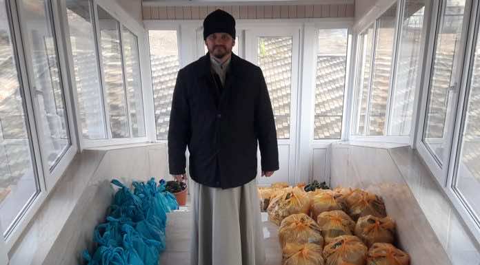 В Рождественско-Никольском храме х. Николаенко была оказана помощь нуждающимся семьям