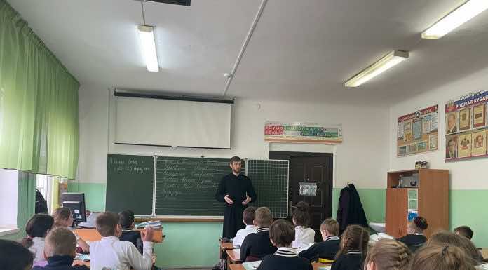 В школе № 75 прошла встреча, посвященная Таинству Евхаристии