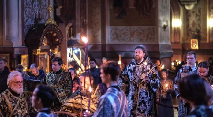 Митрополит Григорий совершил вечерню с чином Пассии