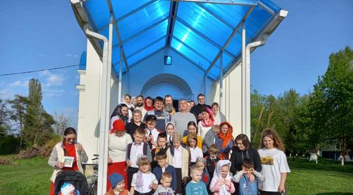 Ученики казачьих классов приняли участие в богослужении Пасхальной вечерни и Крестном ходе