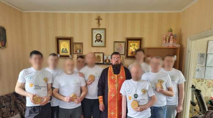 Священник поздравил реабилитантов с Пасхой Христовой