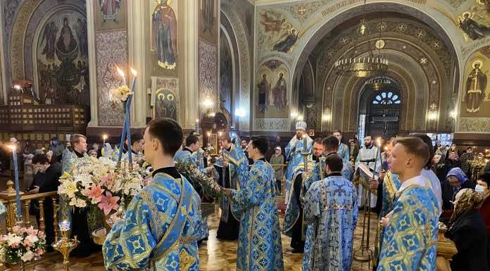 Видеосюжет: Митрополит Григорий совершил чтение Акафиста Пресвятой Богородице