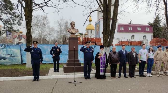 В Краснодарском высшем военном авиационном училище летчиков состоялся митинг-акция
