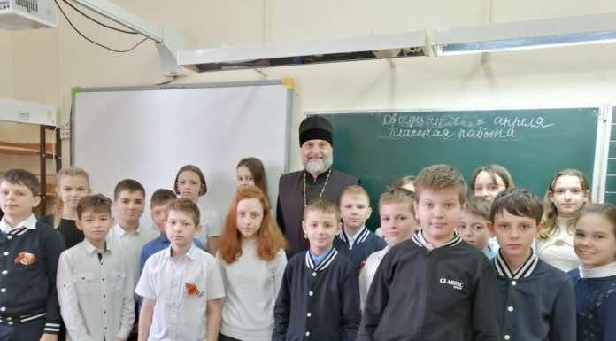Протоиерей Борис Рыженков посетил общеобразовательную школу № 53