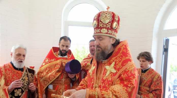 Митрополит Григорий совершил Литургию в храме хутора Копанской и освящение часовни «Живоносный Источник»