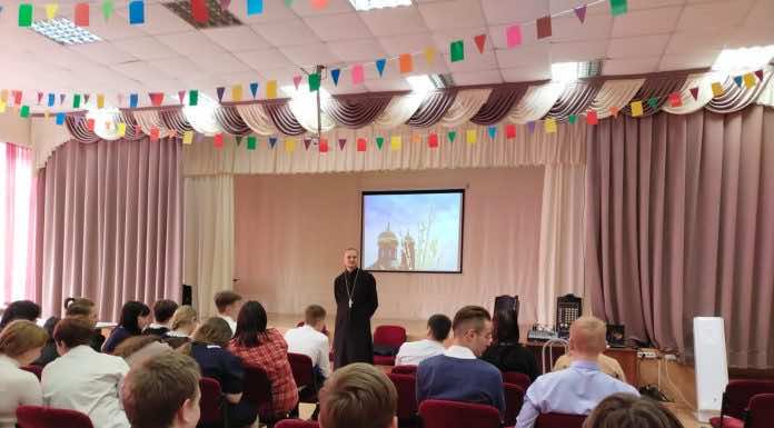 Иерей Андрей Волосников провел встречу с с учениками 9 класса школы № 29