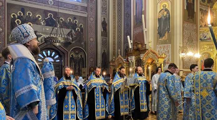 Митрополит Григорий совершил чтение Акафиста Пресвятой Богородице