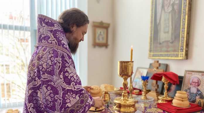 В Неделю 5-ю Великого поста митрополит Григорий совершил Литургию в Благовещенском храме Краснодара