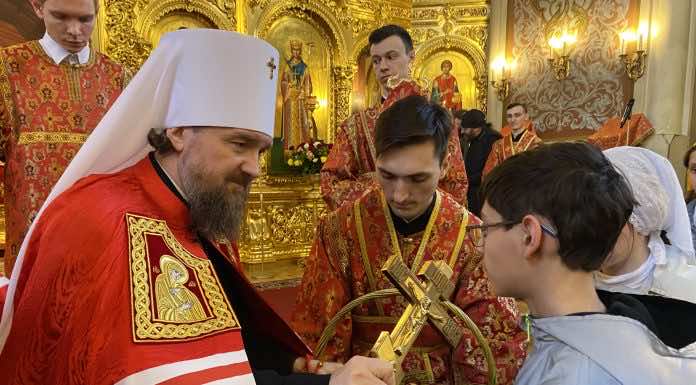 Митрополит Григорий совершил Великую Пасхальную вечерню