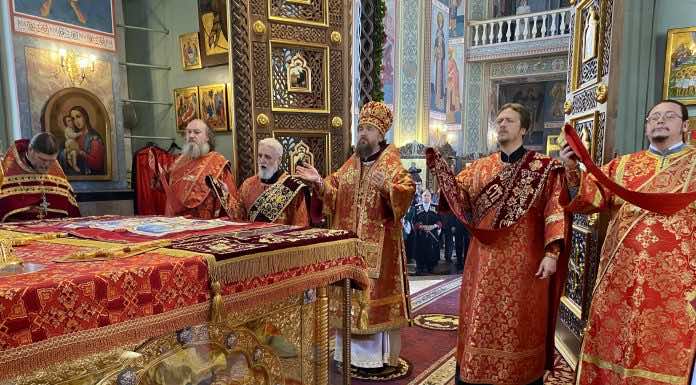 В понедельник Светлой седмицы митрополит Григорий совершил Литургию в храме Рождества Христова