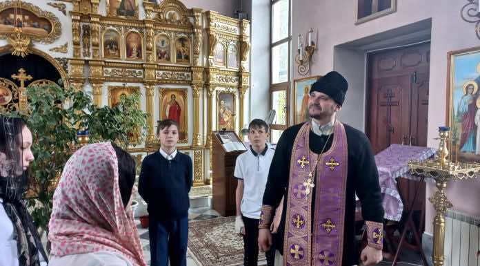 Учащиеся школы № 30 х. Николаенко посетили Рождественско- Никольский храм
