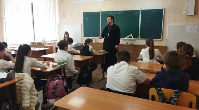 Иерей Владимир Иванов посетил среднюю школу № 49