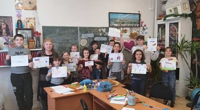 Воспитанники воскресной школы храма Вознесения Господня в Пашковке отправили рисунки раненым военнослужащим