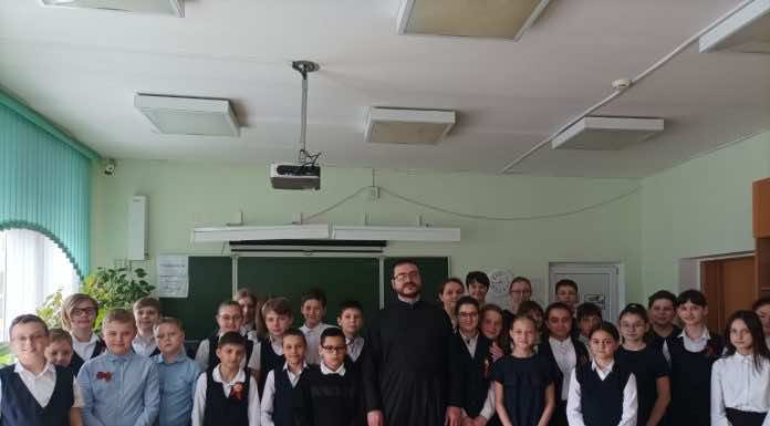 Диакон Евгений Дасов провел очередную встречу с учениками пятых классов гимназии № 44