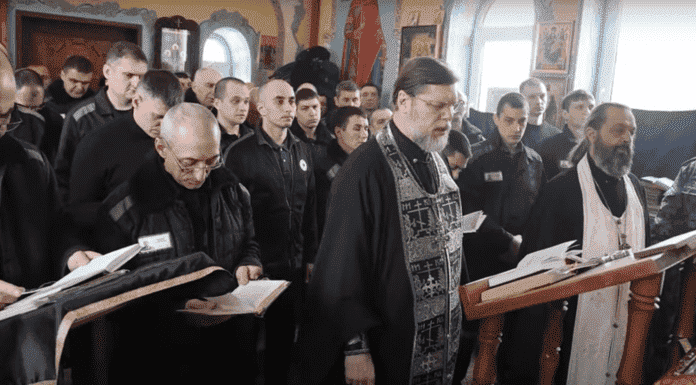 Видеосюжет: Гуманитарная помощь колонии от храма Рождества Христова