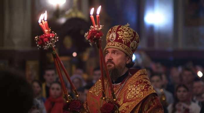 Митрополит Григорий совершил ночное Пасхальное богослужение в Свято-Екатерининском соборе