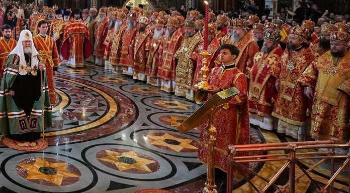 Митрополит Григорий сослужил Святейшему Патриарху Кириллу в День его тезоименитства